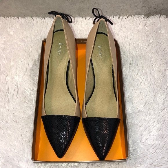 Levity Jalone Pointed Toe Pump - Size 12M - Picture 5 of 6